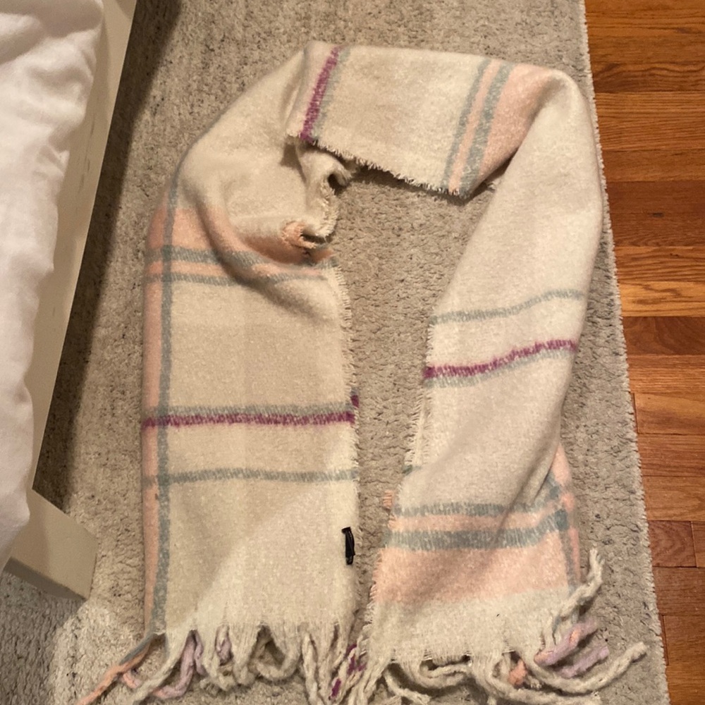Steve Madden scarve